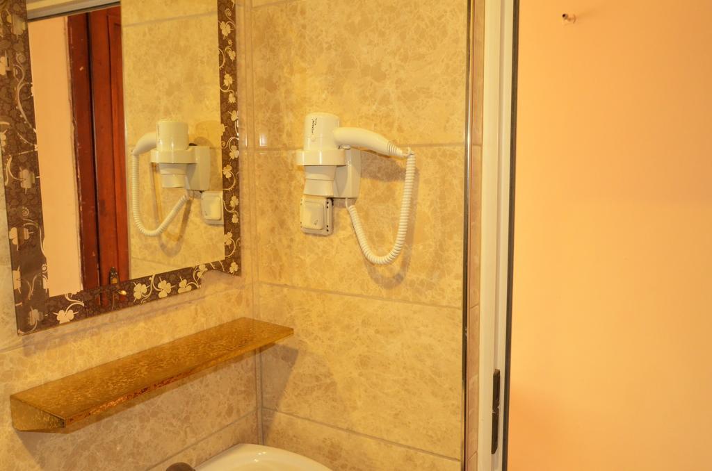 Hotel Yonca Istanbul Bagian luar foto